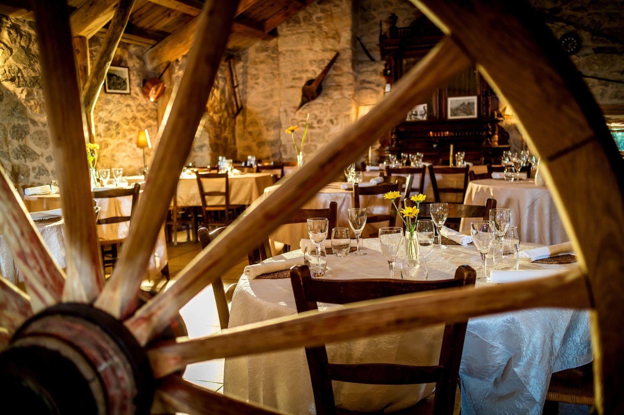 Hotel Restaurant De La Poste Et La Grange Detente, Espace Bien-Etre Chateauneuf-de-Randon Ngoại thất bức ảnh